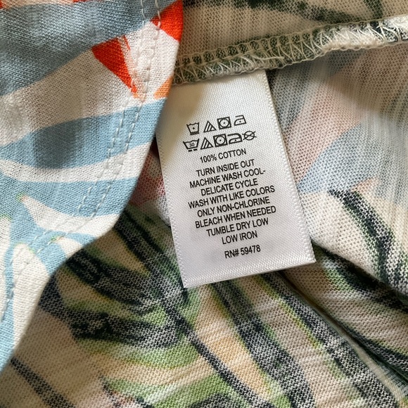 Tahari 1X V-Neck Tee with Tropical Leaf Print in Multicolor - Picture 9 of 9